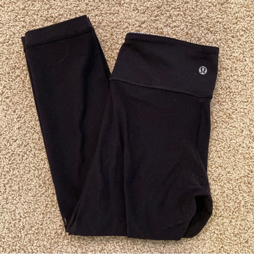 Reversible Lululemon leggings Black Floral Cropped Size 4